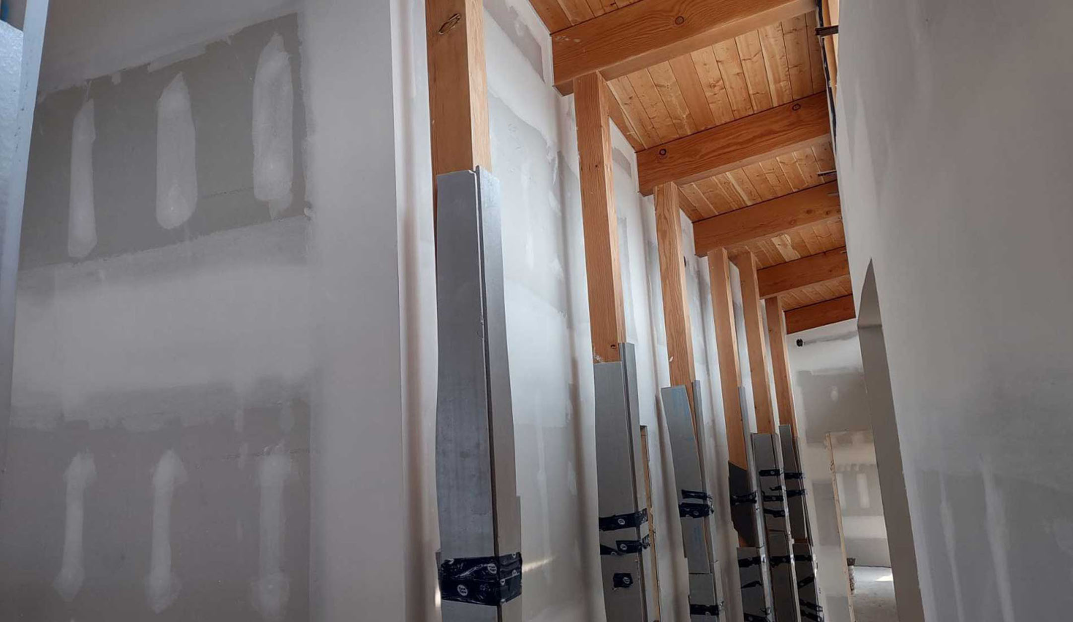 Pano drywall down corridor